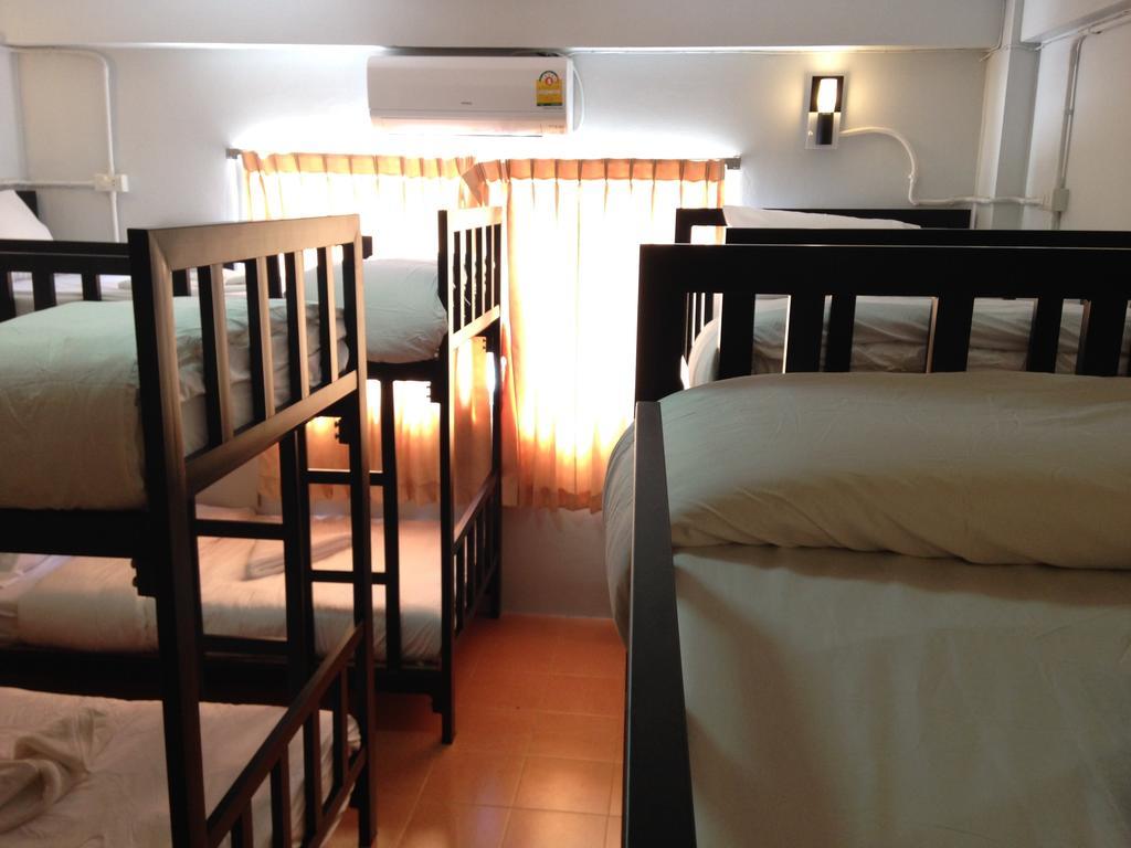 The Metallic Hostel Ko Lanta Стая снимка